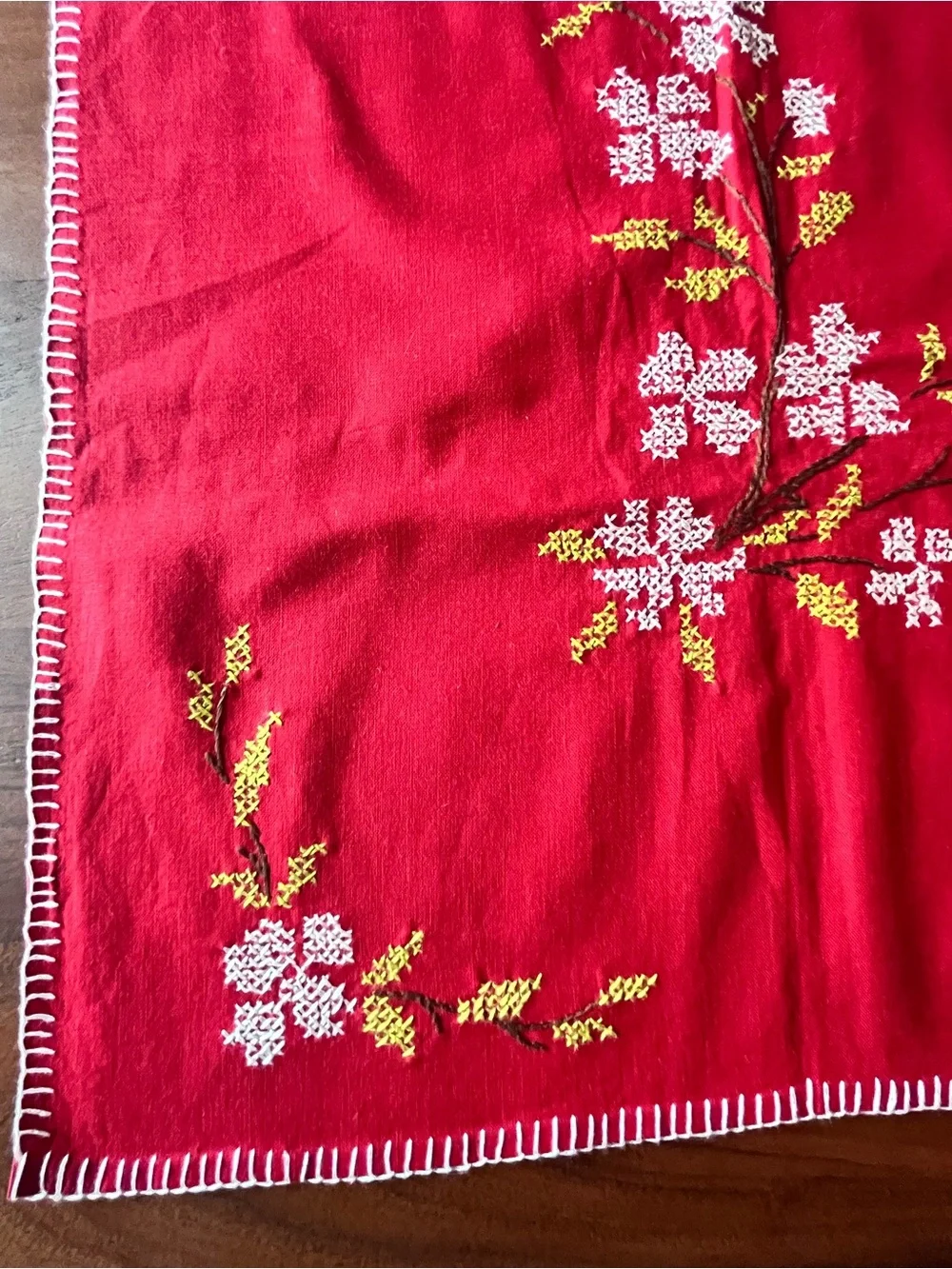 Vintage Tablecloth and 4 Napkin Set 33”Square Red Embroidered Flowers MCM